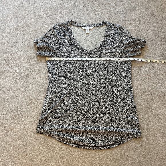 Athleta Breezy Scoop V-Neck Tee Tan Black Leopard Print Size Small Modal Blend - Picture 6 of 7